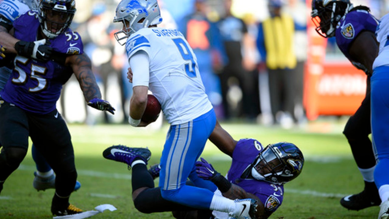 Stafford's banged-up throwing hand only 1 of Lions' woes